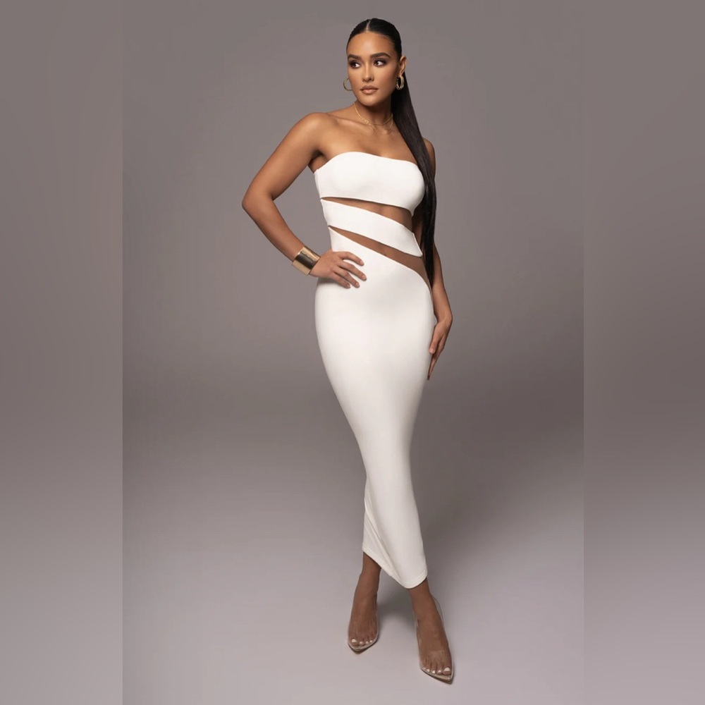 Brand new. WHITE UNPREDICTABLE MIDI DRESS. Size Large.